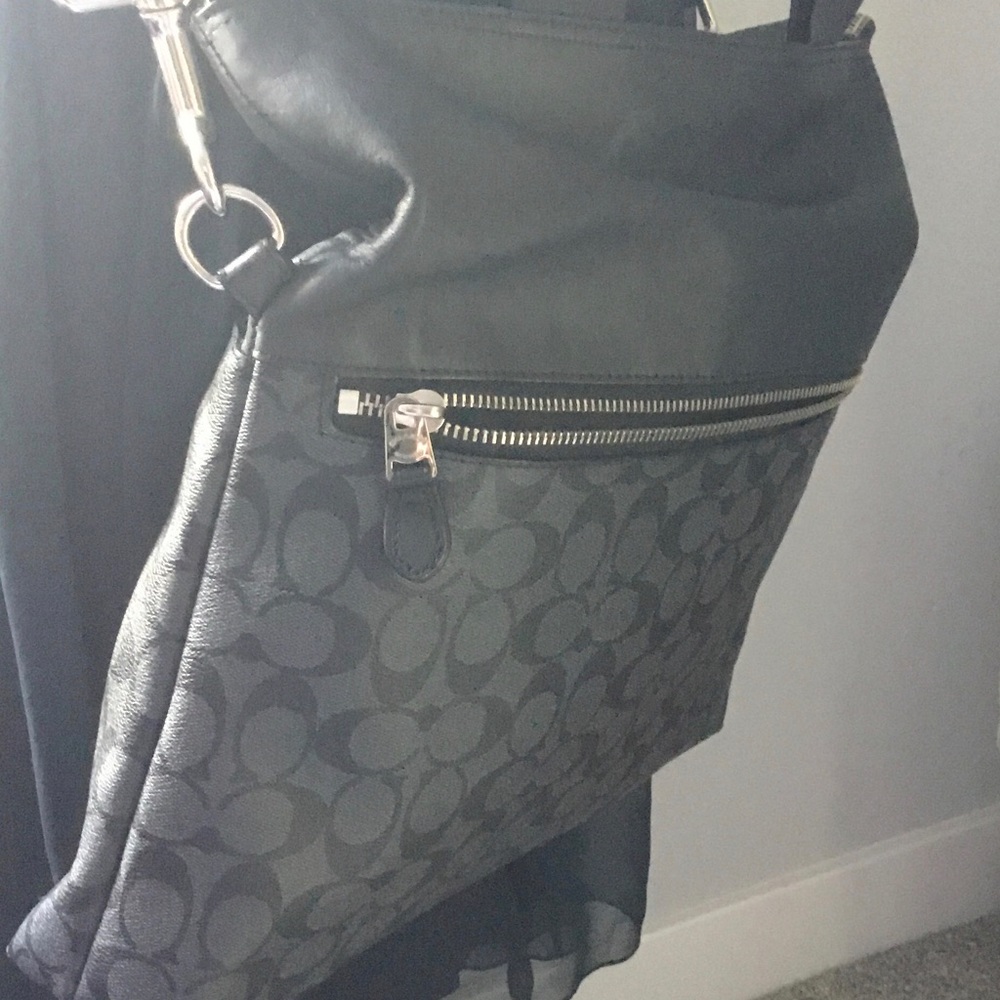 Coach Men's crossbody leather Bag